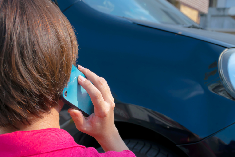Calling 911 after car accident scene